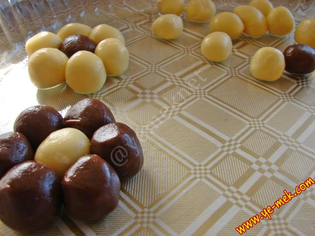 İki Renkli Papatya Kurabiye - Yapılışı (9/16) 