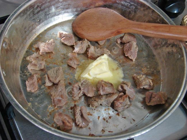 Kavurmalı Sahanda Yumurta - Yapılışı (3/8) 