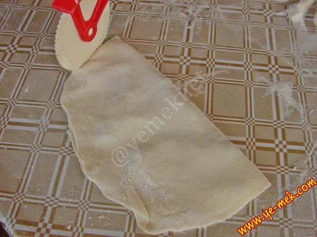 Kıymalı Çiğ Börek - Yapılışı (11/20) 