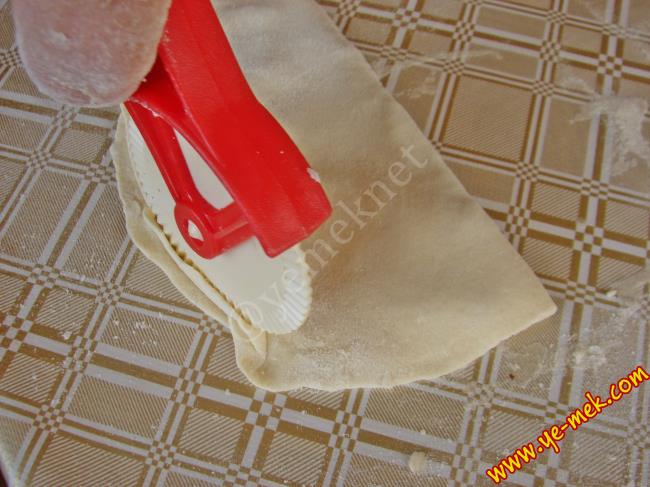 Kıymalı Çiğ Börek - Yapılışı (12/20) 