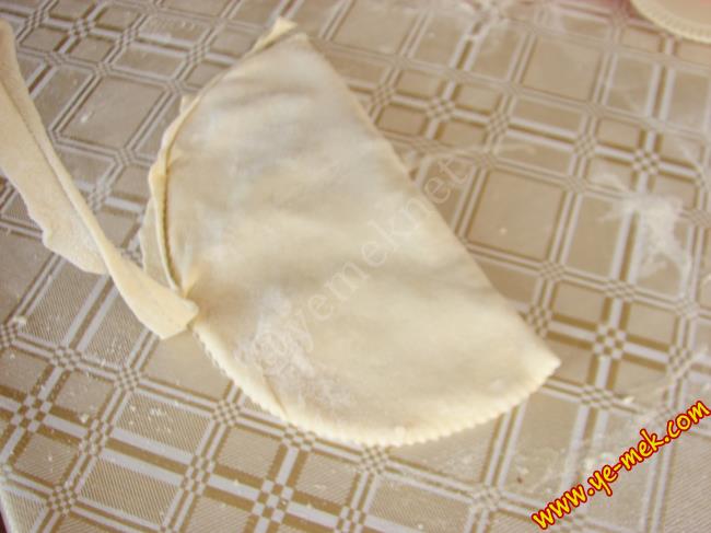 Kıymalı Çiğ Börek - Yapılışı (13/20) 