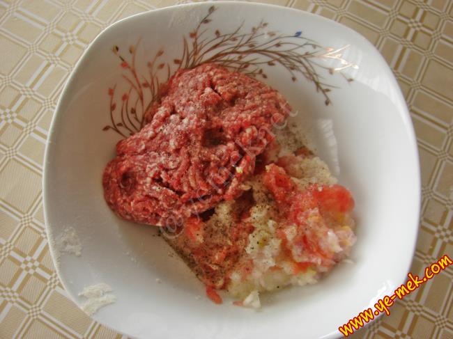 Kıymalı Çiğ Börek - Yapılışı (7/20) 