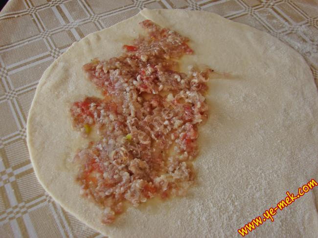 Kıymalı Çiğ Börek - Yapılışı (9/20) 