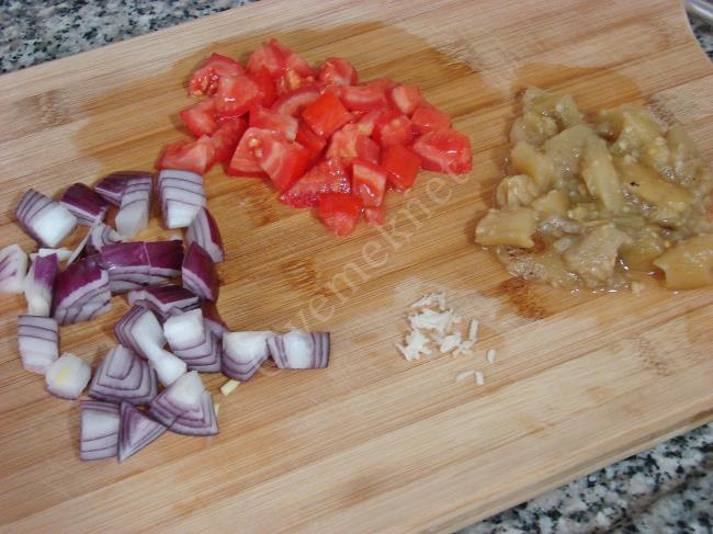 Köz Patlıcanlı Ekmek Dilimleri (Bruschetta) - Yapılışı (2/8) 