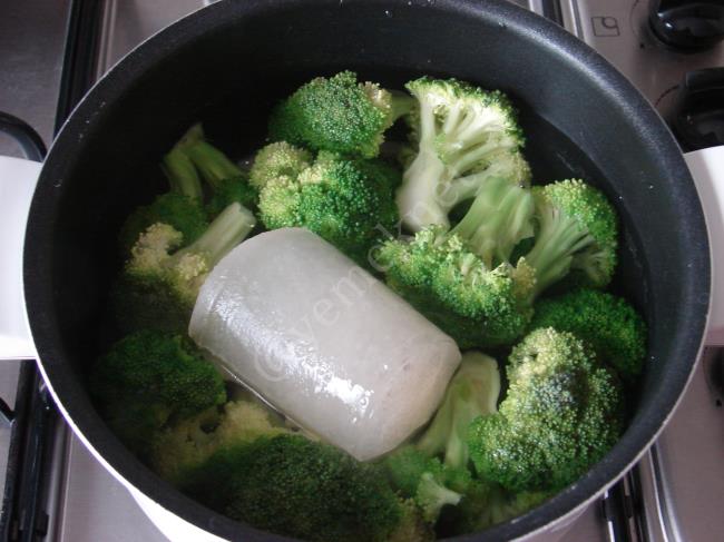 Kremalı Brokoli Çorbası - Yapılışı (2/12) 