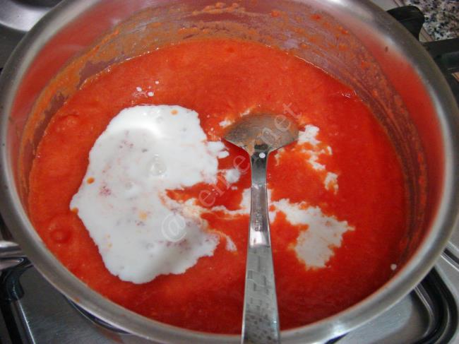 Labneli Domates Çorbası - Yapılışı (8/12) 
