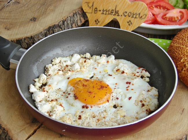 Lor Peynirli Yumurta - Yapılışı (6/8) 