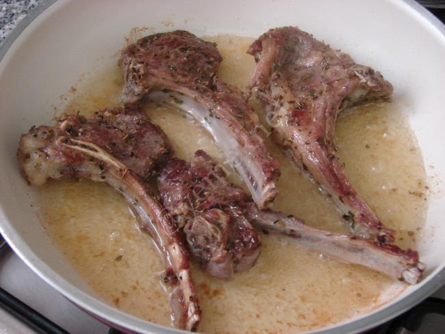 Tavada Kuzu Pirzola Kızartma - Yapılışı (7/12) 