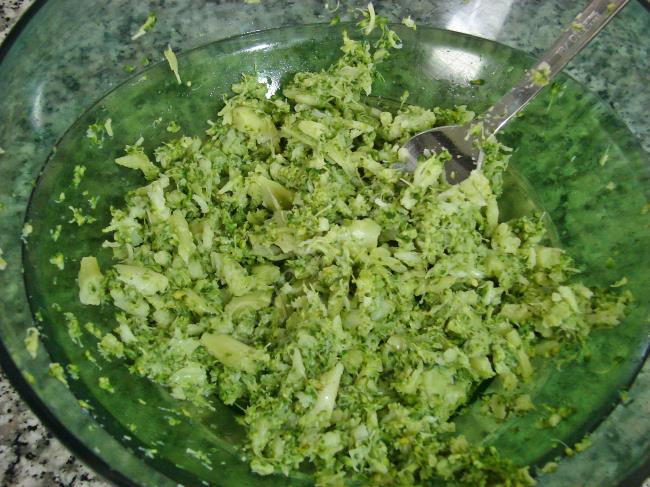 Üç Renkli Brokoli Salatası - Yapılışı (10/20) 