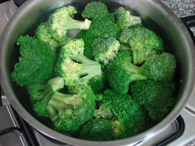 Üç Renkli Brokoli Salatası - Yapılışı (2/20) 