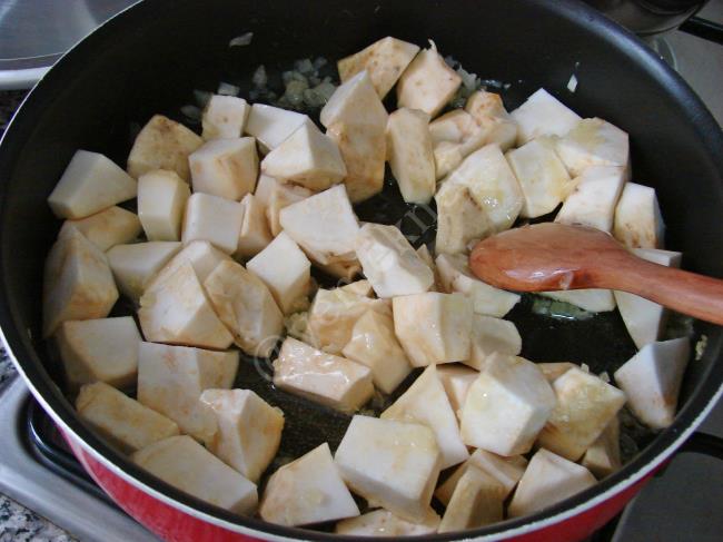 Mandalinalı Kereviz Yemeği - Yapılışı (4/12) 