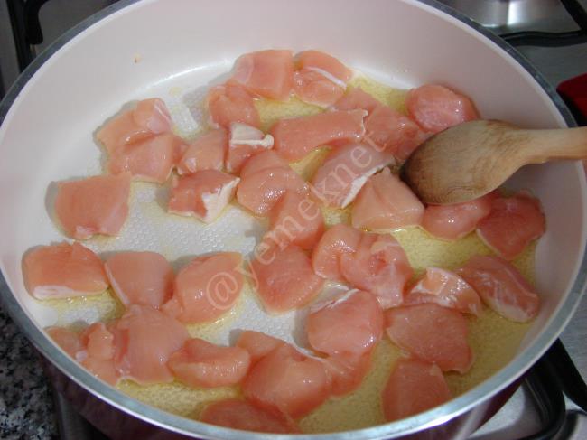 Arpacık Soğanlı Tavuk Yahnisi - Yapılışı (2/12) 