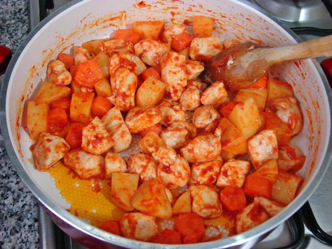 Arpacık Soğanlı Tavuk Yahnisi - Yapılışı (6/12) 