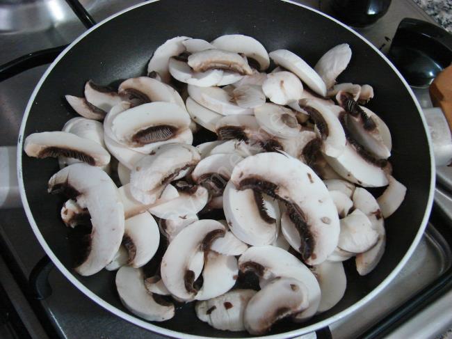 Beşamel Soslu Mantarlı Tavuk Fileto - Yapılışı (3/12) 