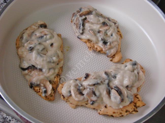 Beşamel Soslu Mantarlı Tavuk Fileto - Yapılışı (8/12) 