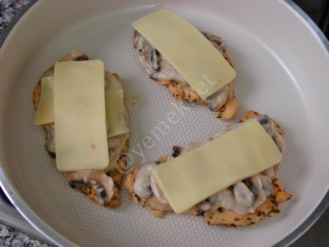 Beşamel Soslu Mantarlı Tavuk Fileto - Yapılışı (9/12) 