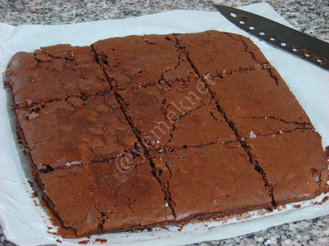 Çikolatalı Cevizli Brownie - Yapılışı (16/20) 