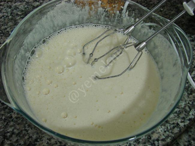 Çikolatalı Islak Cupcake - Yapılışı (7/16) 