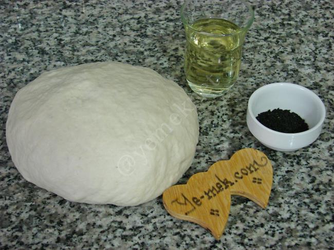 Ekmek Hamurundan Tuzlu Mekik Kızartması - Yapılışı (1/12) 