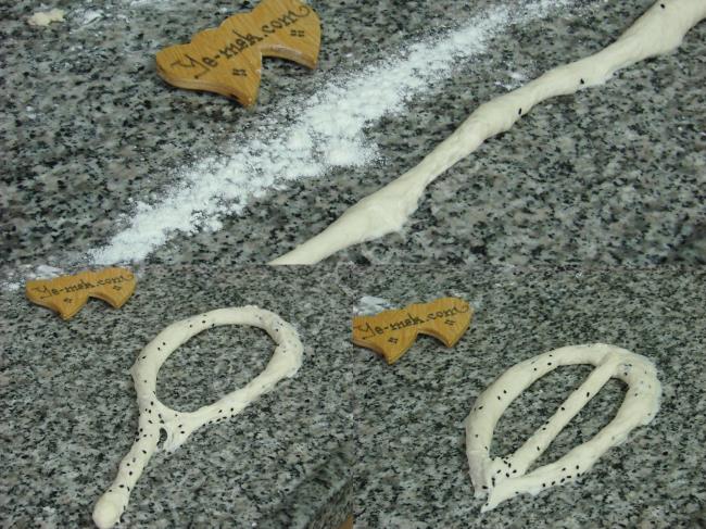 Ekmek Hamurundan Tuzlu Mekik Kızartması - Yapılışı (7/12) 