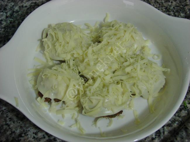 Fırında Beşamel Soslu Köfte - Yapılışı (11/16) 