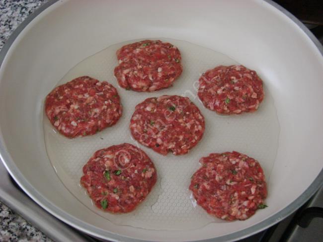 Fırında Beşamel Soslu Köfte - Yapılışı (6/16) 