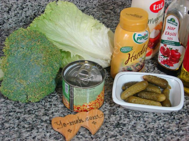 Hardal Soslu Brokoli Salatası - Yapılışı (1/12) 