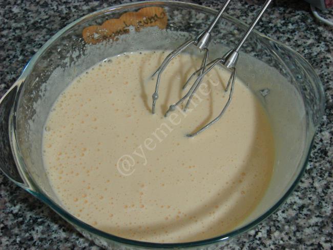 Krem Şantili Top Kek - Yapılışı (3/16) 