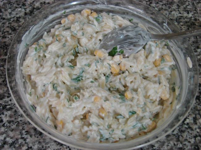 Yoğurtlu Arpa Şehriye Salatası - Yapılışı (5/8) 