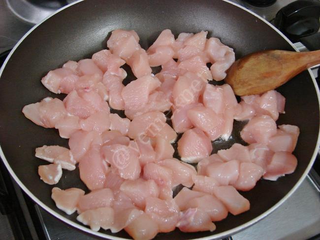 Zerdeçallı Tavuklu Makarna - Yapılışı (3/12) 