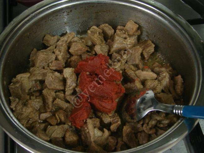 Arpacık Soğanlı Et Yahnisi - Yapılışı (3/8) 