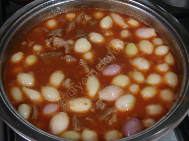 Arpacık Soğanlı Et Yahnisi - Yapılışı (6/8) 