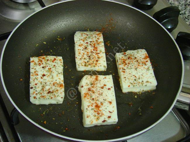 Baharatlı Hellim Peyniri Kızartması - Yapılışı (5/8) 