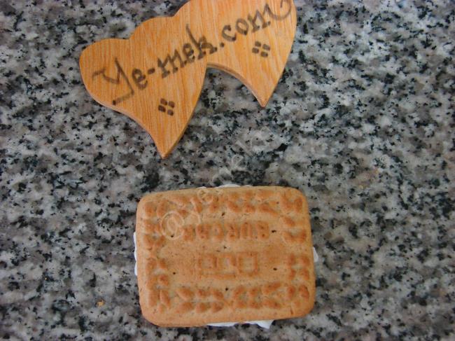 Burçak Bisküvili Tatlı - Yapılışı (6/12) 