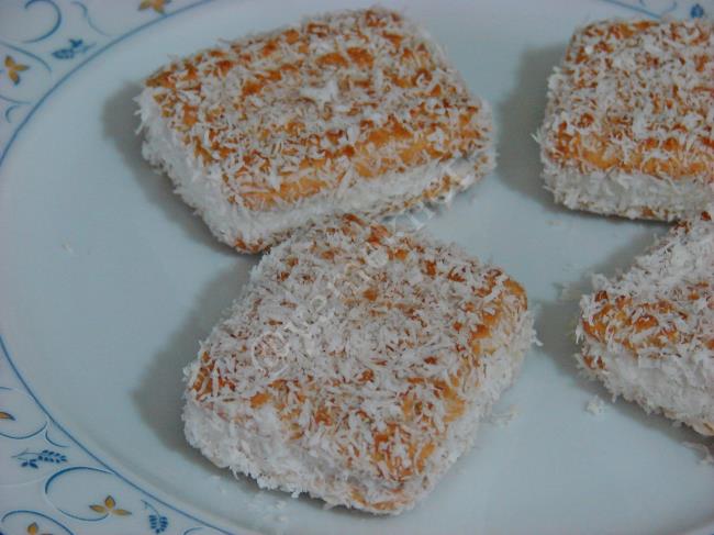 Burçak Bisküvili Tatlı - Yapılışı (9/12) 