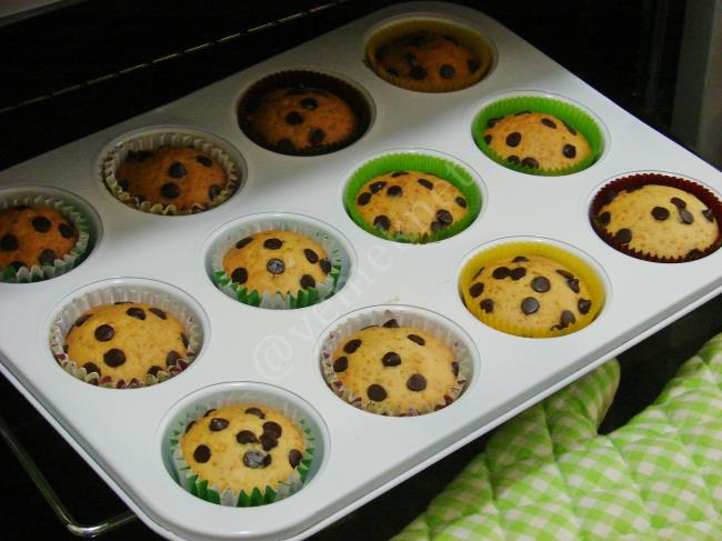 Damla Çikolatalı Sade Muffin - Yapılışı (12/16) 