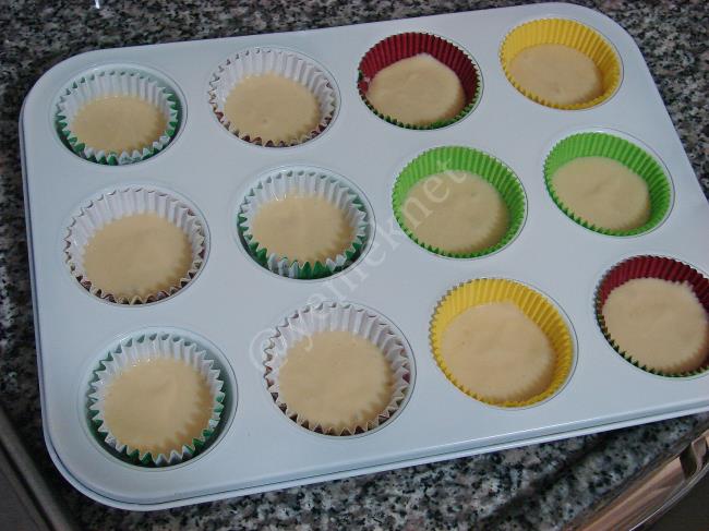 Damla Çikolatalı Sade Muffin - Yapılışı (9/16) 