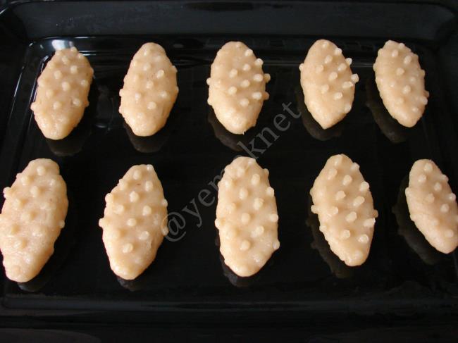 İrmikli ve Cevizli Kalburabastı Tatlısı - Yapılışı (15/20) 