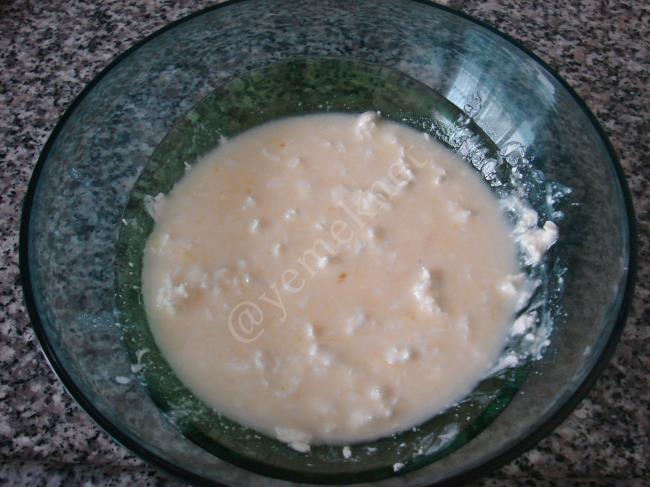 İrmikli ve Cevizli Kalburabastı Tatlısı - Yapılışı (4/20) 