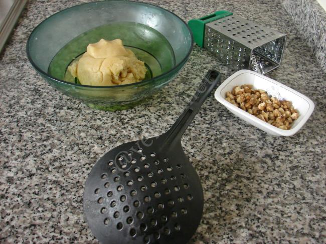 İrmikli ve Cevizli Kalburabastı Tatlısı - Yapılışı (8/20) 