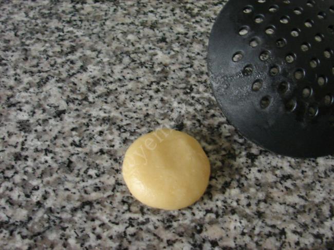 İrmikli ve Cevizli Kalburabastı Tatlısı - Yapılışı (9/20) 