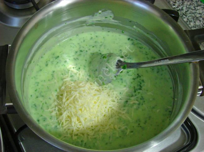 Ispanak Yatağında Et Sote - Yapılışı (12/16) 