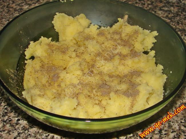 Kıymalı Patates Mantısı - Yapılışı (7/16) 