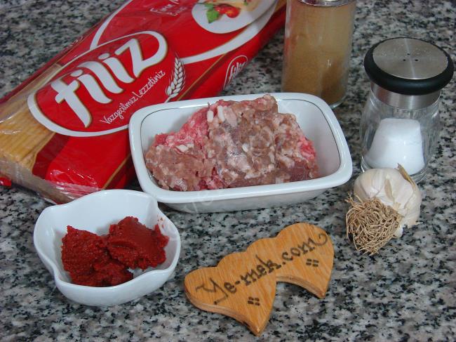 Salça Soslu Kıymalı Makarna - Yapılışı (1/12) 