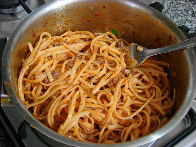 Salça Soslu Kıymalı Makarna - Yapılışı (10/12) 