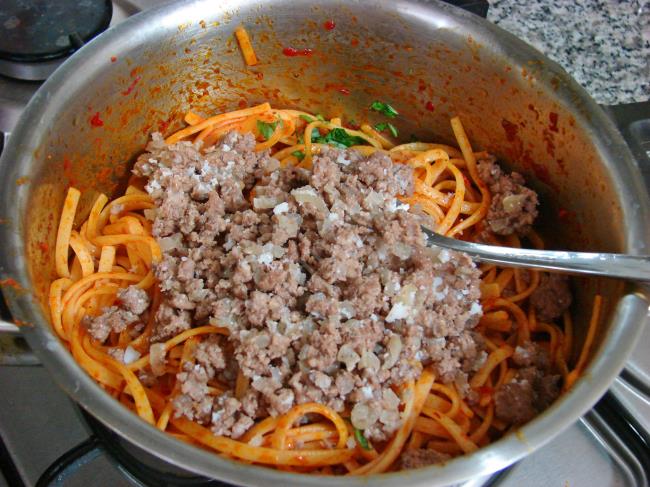 Salça Soslu Kıymalı Makarna - Yapılışı (9/12) 