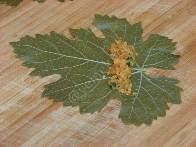 Bulgurlu Yaprak Sarma - Yapılışı (10/20) 