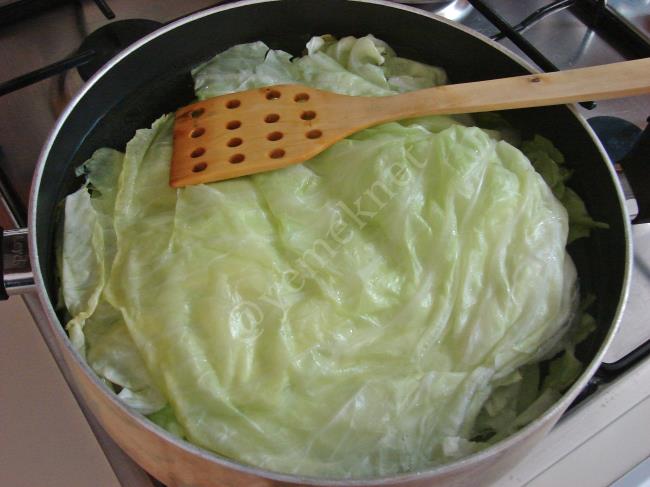 Etli Lahana Dolması - Yapılışı (3/16) 