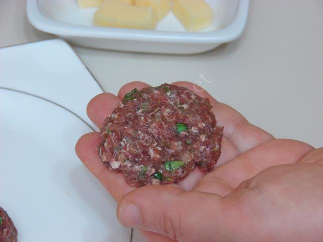 Kaşarlı Köfte - Yapılışı (5/12) 
