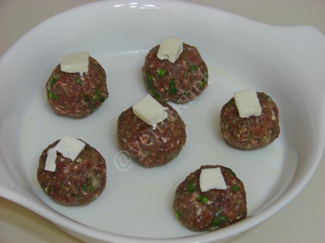 Kaşarlı Köfte - Yapılışı (8/12) 